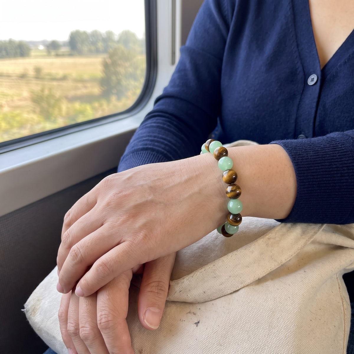 Aurelia bracelet — 04 travel